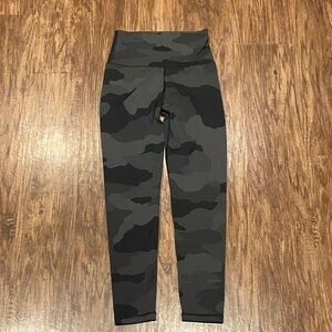 Aerie black camo leggings